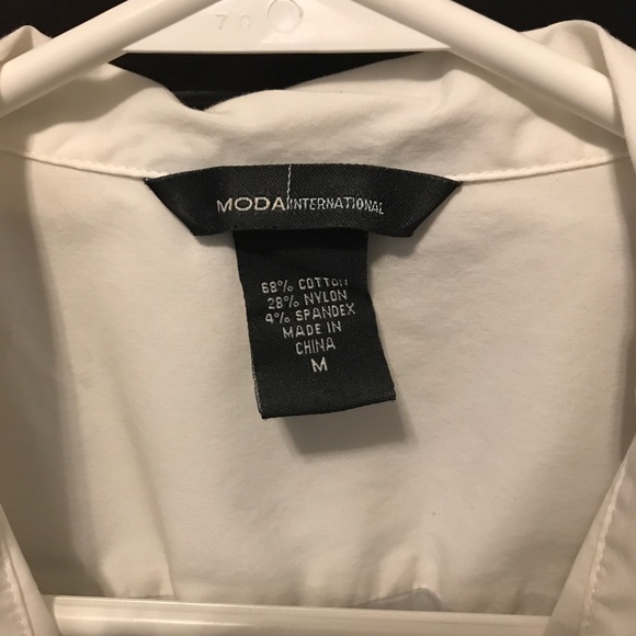 Women’s Button down short sleeve shirt with bow tie neck, Size M - Picture 3 of 3